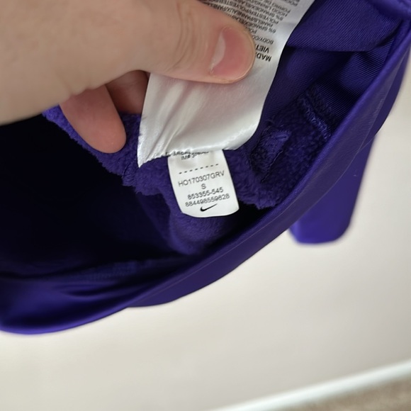 Nike Minnesota Vikings Hoodie in a Men’s size Small.  GREAT condition! - Picture 6 of 6